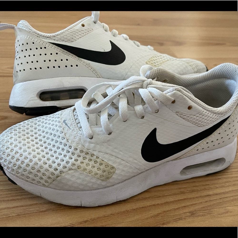 White Nike Air Max